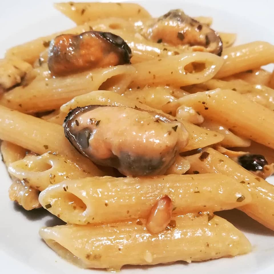 La Ricetta: Penne Rigate con Cozze, Pesto di Basilico, Pinoli e Pecorino